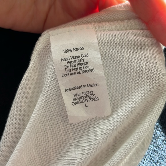 Bobeau 100% white rayon blouse size Large, semi sheer and lace front - Picture 7 of 7